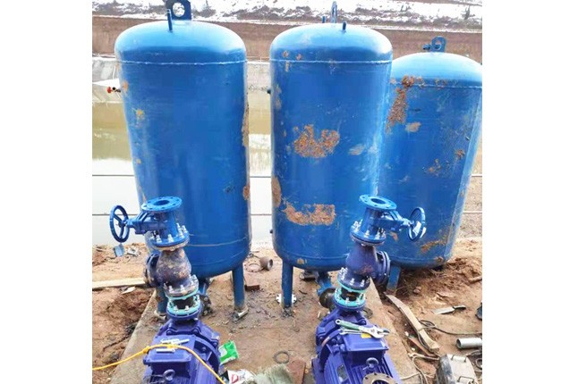 养猪废水输送潜水泵系统安装中